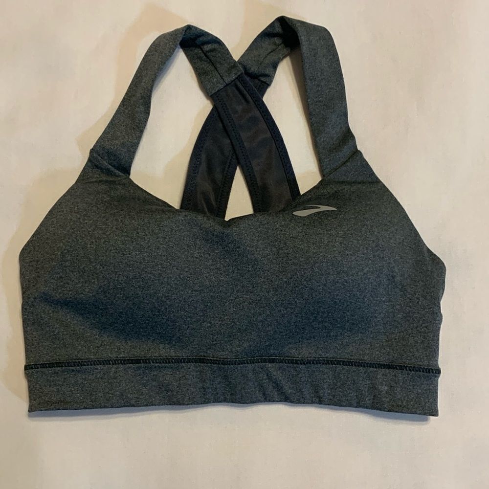 Brooks Size XS razorback gray sports bra NWOT non removable padding